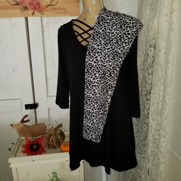 🌹NWT🌹 Lattice Front 3/4 Sleeve Tunic - Picture 3 of 3